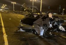 Lezuhant egy autó a felüljáróról Budapesten, ketten meghaltak